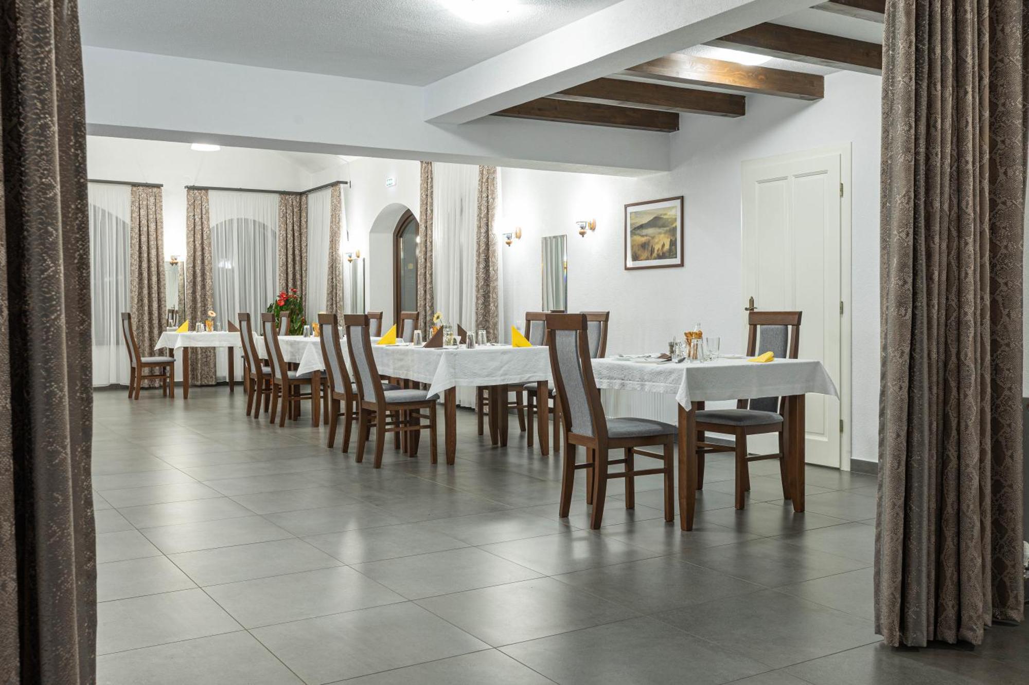 Veranda Panzio Remetea  Экстерьер фото